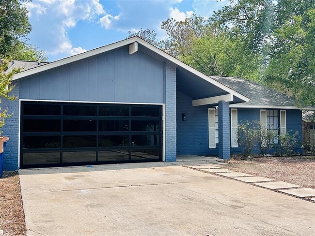 Building Photo - 6511 Sunstrip Dr Rental