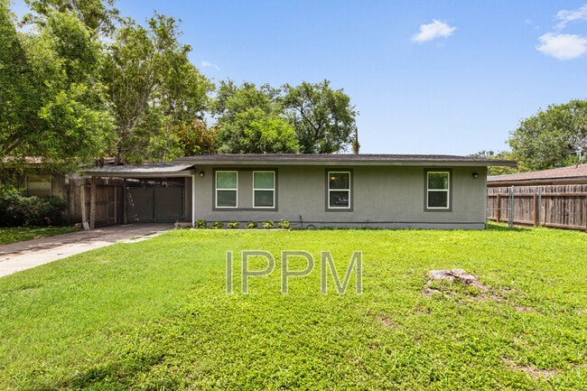 Photo - 717 E Jim Hogg Ave