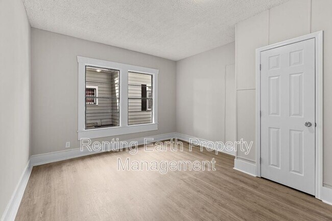 Photo - 1657 Lee Ave SW