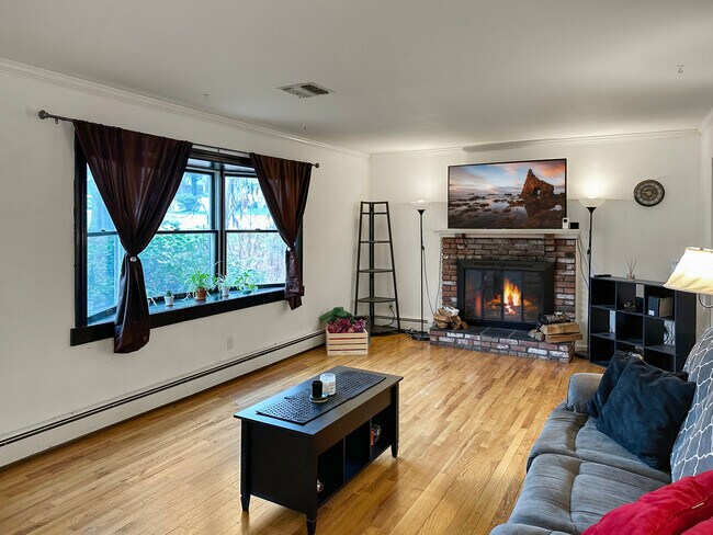 Hardwood Flooring, Fireplace - 10 Miller Place Rd