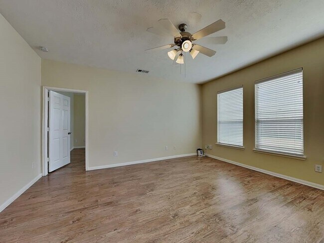 Photo - 20115 Goldlake Dr