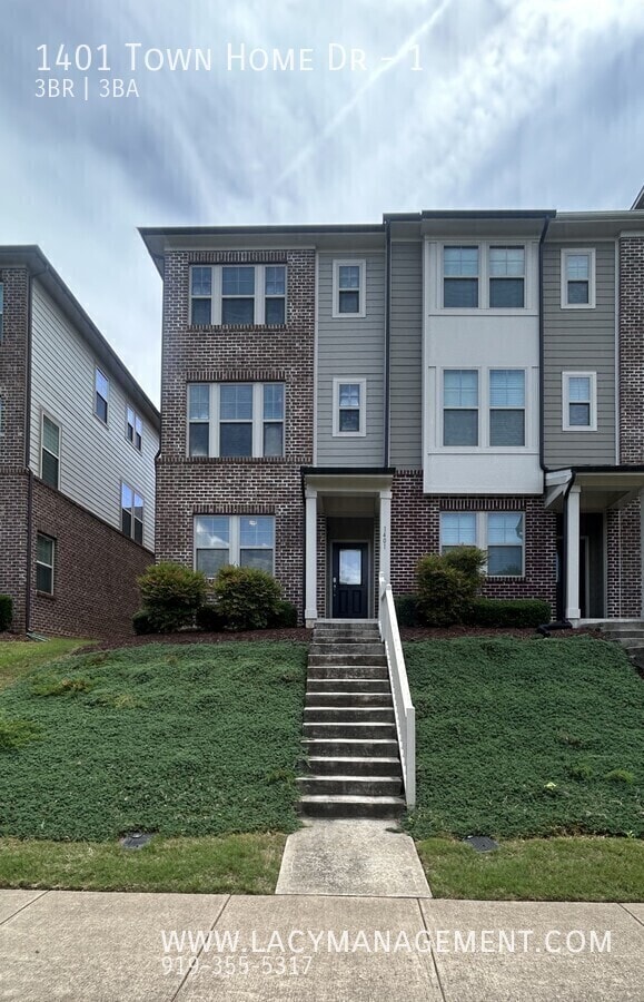 Building Photo - 1401 Town Home Dr