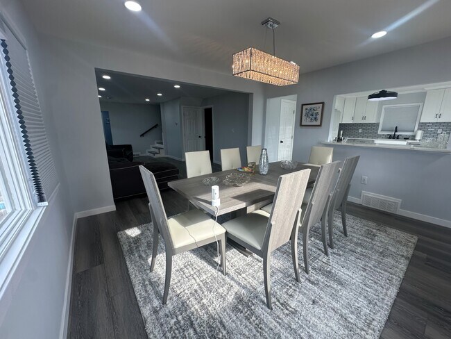 Photo - 595 Kingfisher Cir
