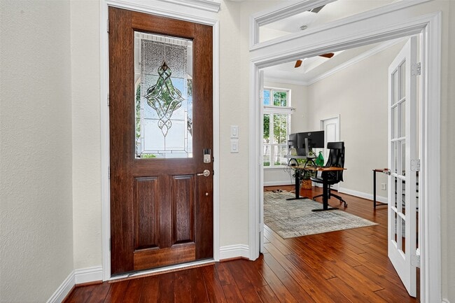 Photo - 122 Lindenberry Cir
