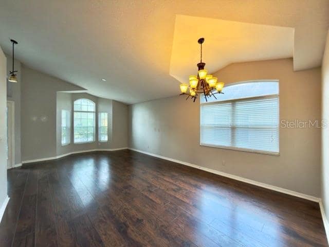 Photo - 925 Maple Creek Dr