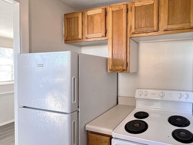 Photo - 907 Lake Jessie Dr Unit B