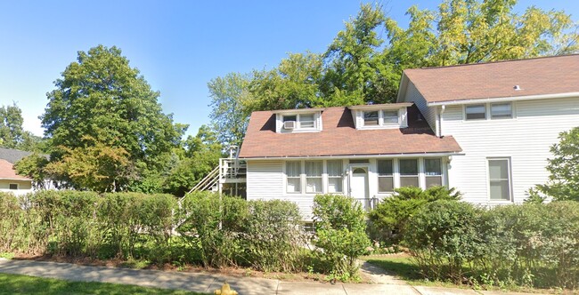 Building Photo - 5425 Webster St Unit 2