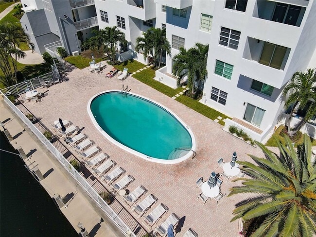 Photo - 2860 NE 14th St