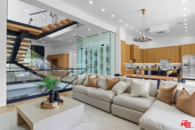 Building Photo - 4535 Haskell Ave