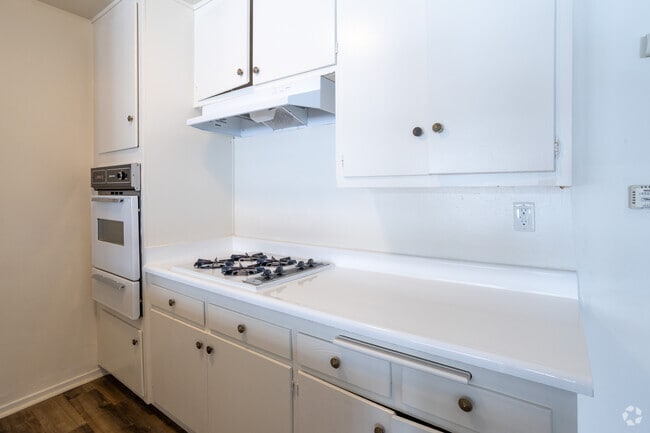 Kitchen 1BR 1 BA 750 Sqf_-2