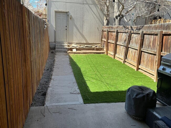 Photo - 3437 Mariposa St