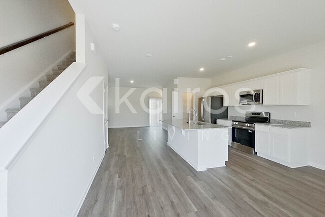 Photo - 2215 Banyon Cir