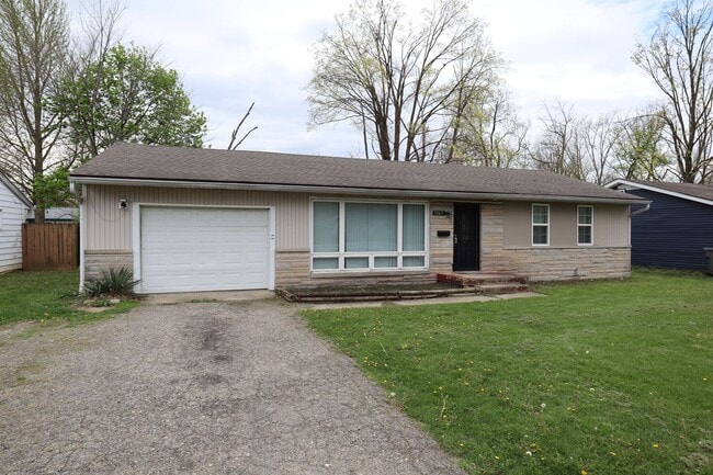 Building Photo - 3 Bedroom Devington Rambler!