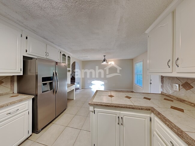 Photo - 1017 Queensbury Run