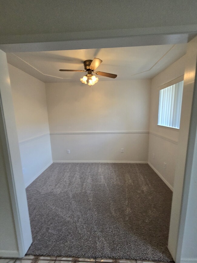 Photo - Walking distance to shopping and restauran...