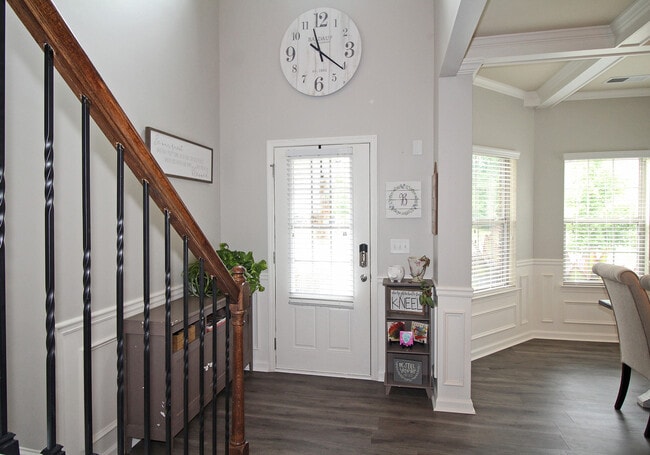 Main entrance hallway - 5305 Ripken Rd