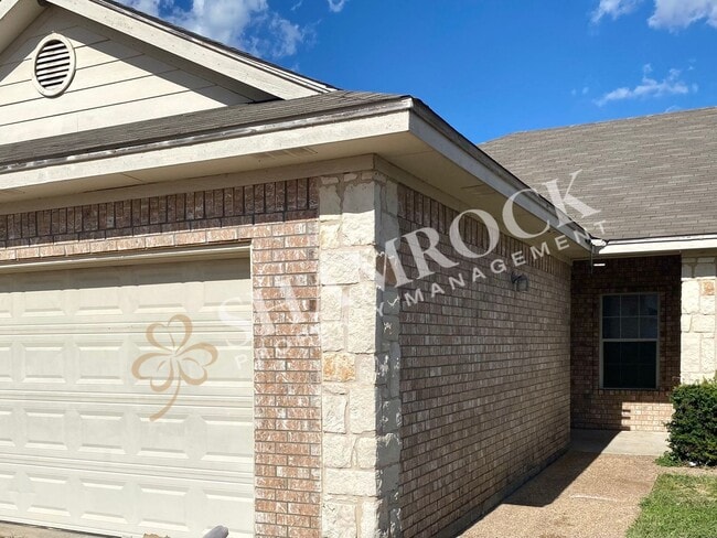 Building Photo - Surrey Ridge Duplex