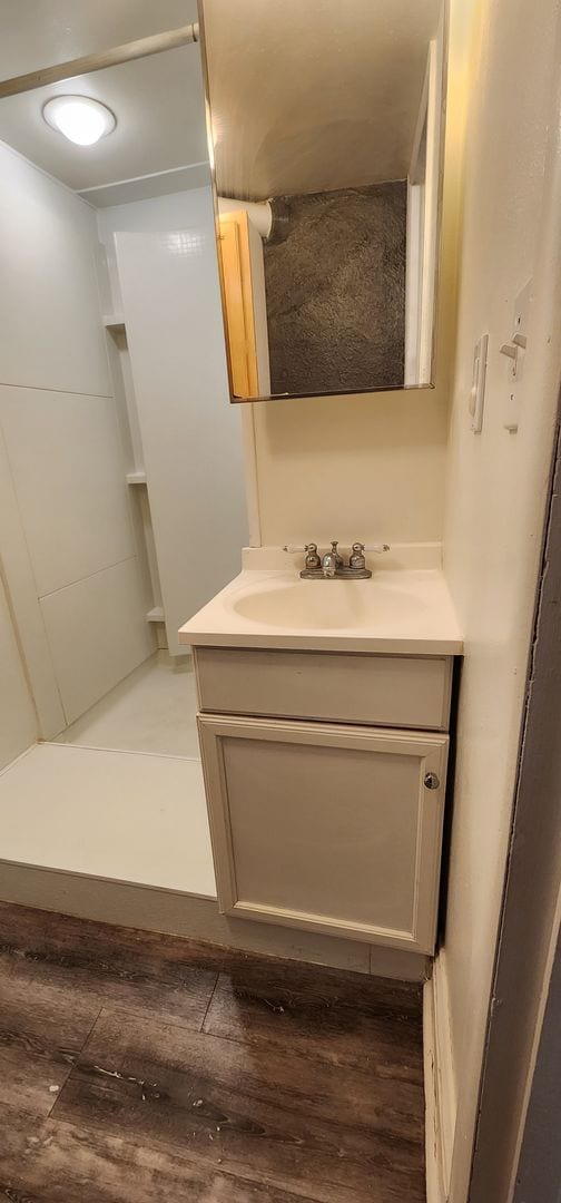 Photo - 2 Bedroom 1 Bath lower apartment - all utilities included!