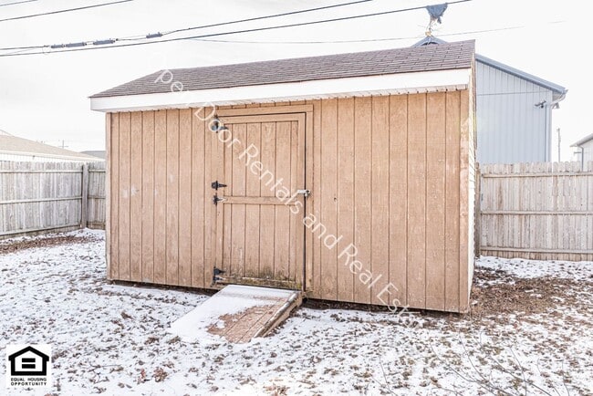 Photo - Available now!! $200 off first months rent!!