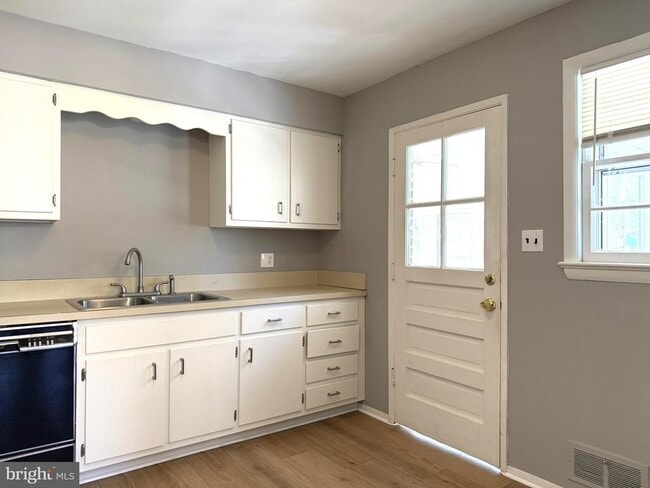 Photo - 9120 Peabody St