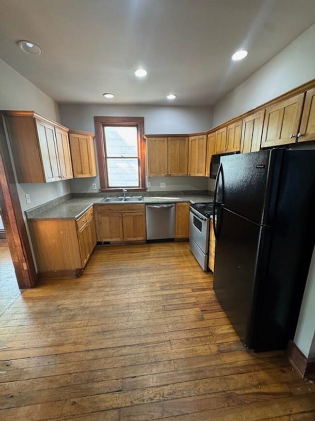 Photo - 901 W Main St