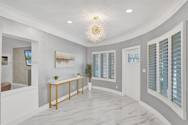 Photo - 725 Harrison St