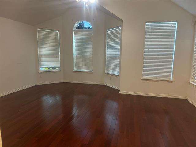 Photo - 5609 Sabetha Way