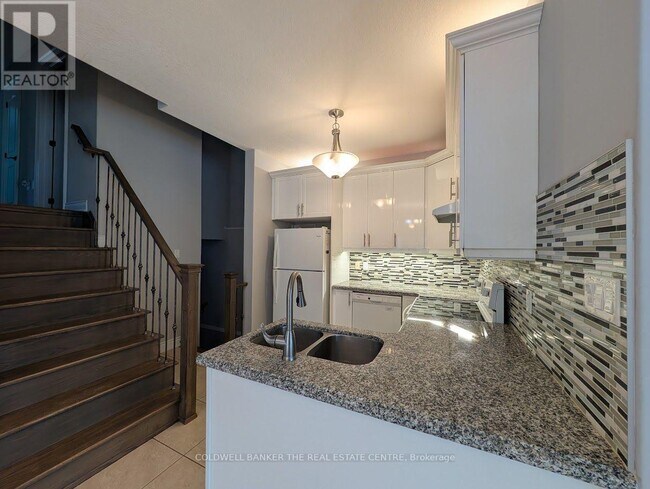 Photo - 1848 Lamstone St