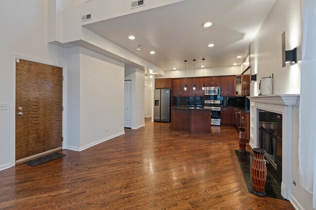 Photo - 4800 S St Lawrence Ave Unidad 3N