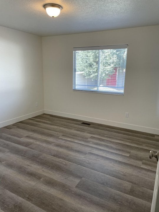 Photo - 258 W 1360 N