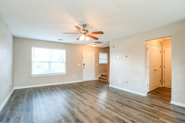 Photo - 913 River Trail Rd