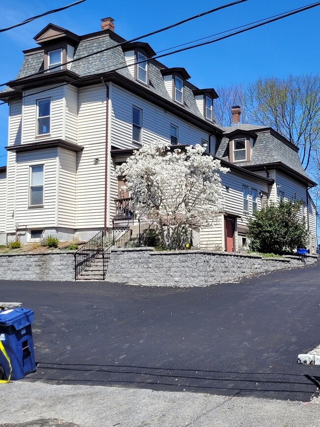 Building Photo - 16 Westminster St Unit 1F