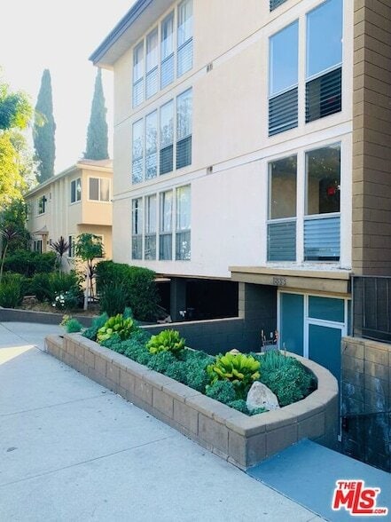 Photo - 1833 Normandie Ave