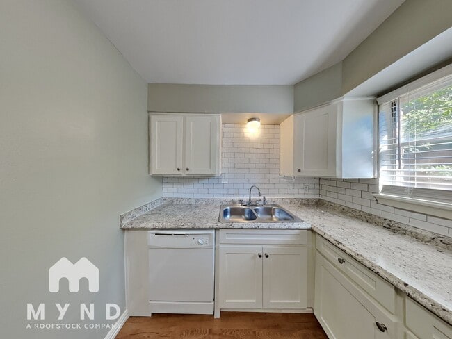 Photo - 511 Cynisca St