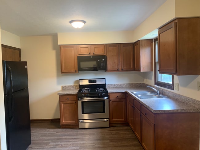 Photo - 7430 Ridge Rd