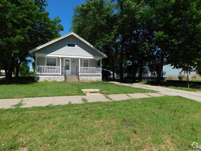 Building Photo - Affordable 3 bedroom/1 bath in El Dorado! Rental