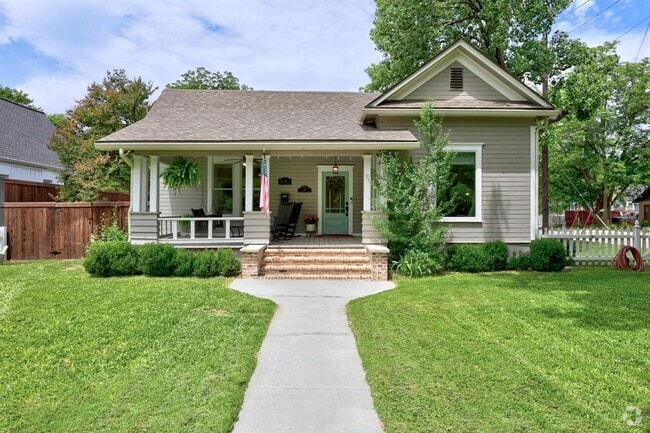 Building Photo - 1502 S Elm St Rental