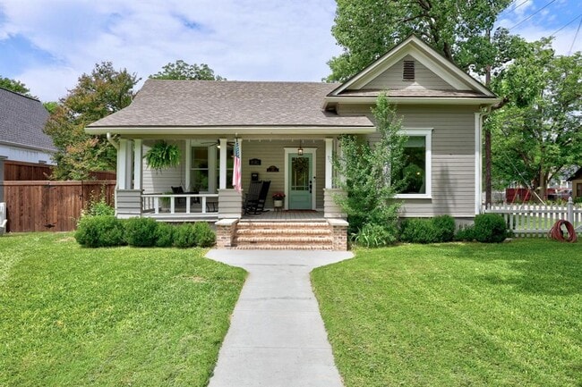 Building Photo - 1502 S Elm St Rental
