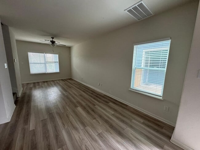 Photo - 315 Marsh Ln