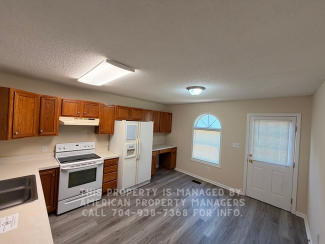 Photo - 901 Hoke St