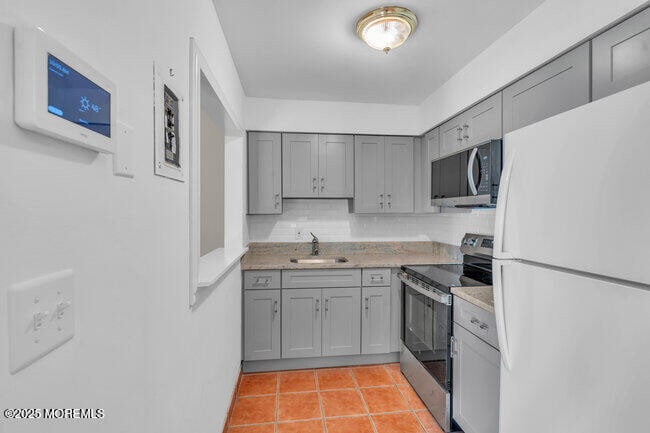 Photo - 735 Greens Ave Unit 15A