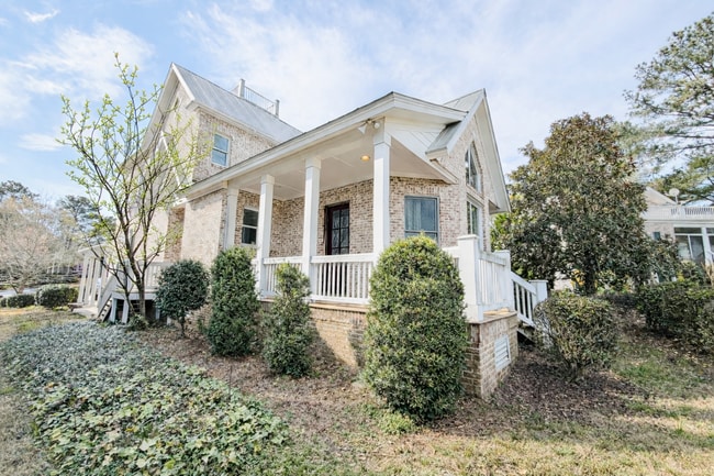 Photo - 33 Golden Spur Ln