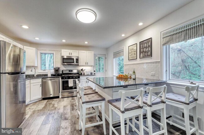 Photo - 191 Lakeshore Dr