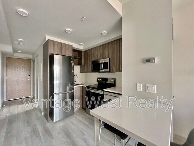 Photo - 345-345 Dougall Rd N