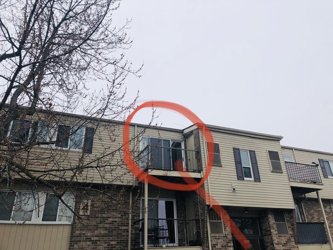 Building Photo - 17124 Clinton River Rd Unit 9 C Rental