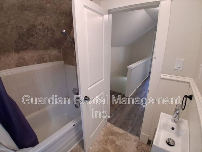Photo - 623 Vickers St N Unit Apt 4