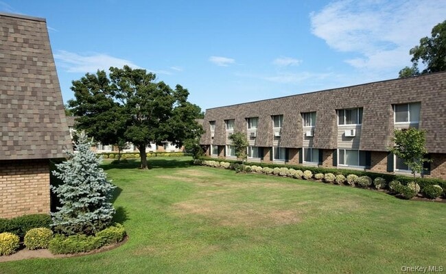 Building Photo - 475 Little East Neck Rd Unit PW22