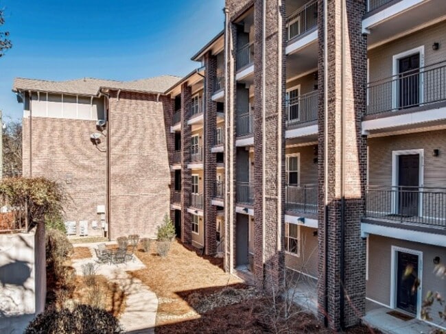 Building Photo - 2310 Elliott Ave Unit Furnished