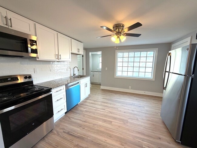 Photo - 331-339 Naubuc Ave