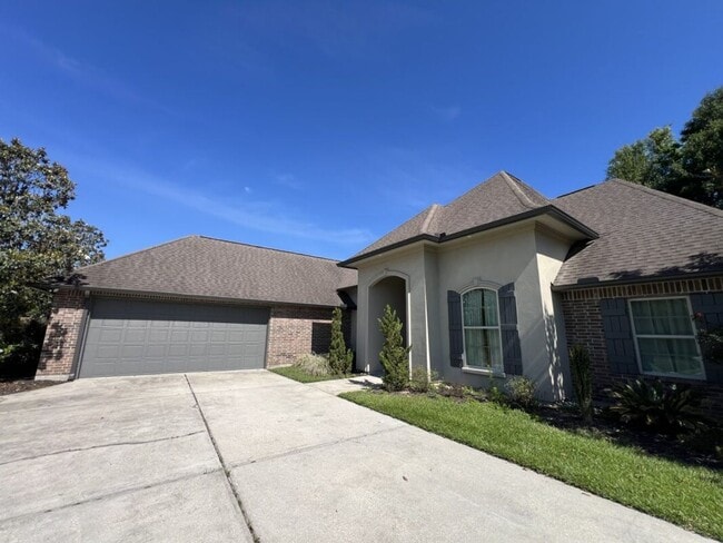 Building Photo - Luxury 4 Bedroom Home in Zachary’s Audubon Lakes
